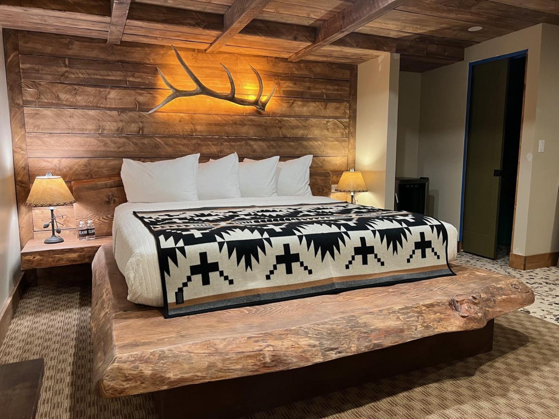 ווסט ילוסטון Elkhorn Cabins And Inn מראה חיצוני תמונה