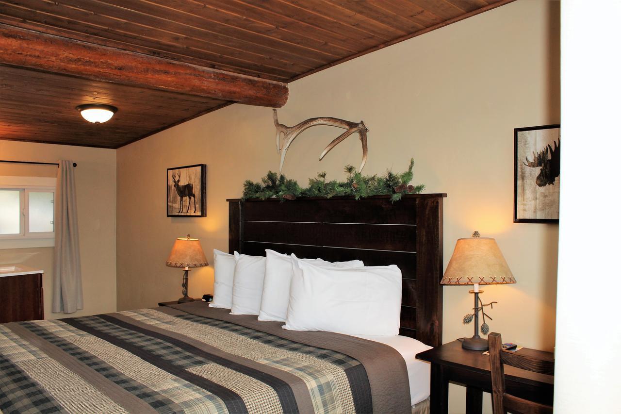 ווסט ילוסטון Elkhorn Cabins And Inn מראה חיצוני תמונה