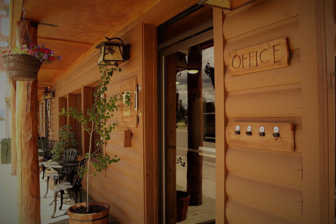 ווסט ילוסטון Elkhorn Cabins And Inn מראה חיצוני תמונה
